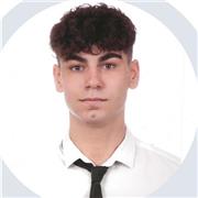 Estudiante de ingeniería informática que da clases de matemáticas para niños de primaria y secundaria